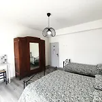 Πανσιόν Vivi Conero *